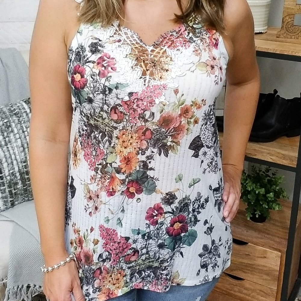 VOCAL LACE NECKLINE FLORAL TANK - SMALL